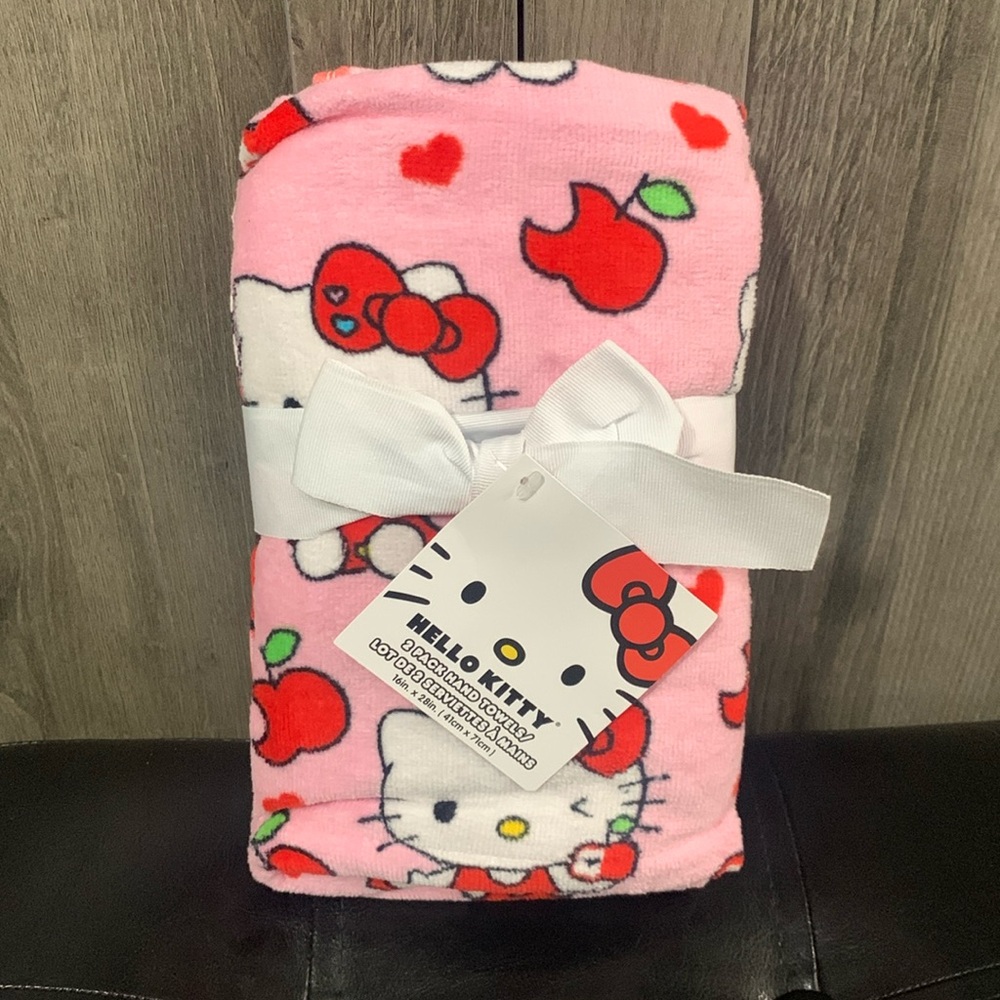 New Hello Kitty & Red Apples Set Of 2 Pink Hand Towels Towel With Tag & Bow